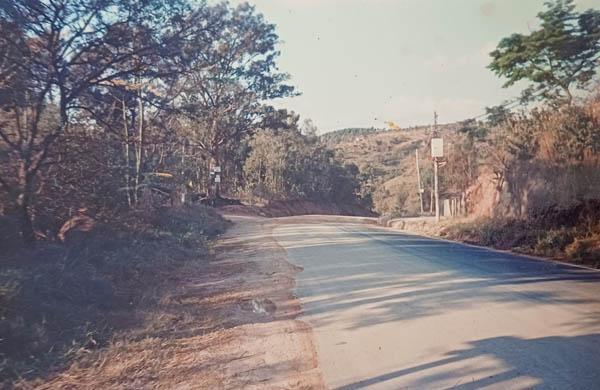 Fotografia de autoria anônima. Local: Estrada do Jequitibá, em Valinhos-SP, ano desconhecido [5].
