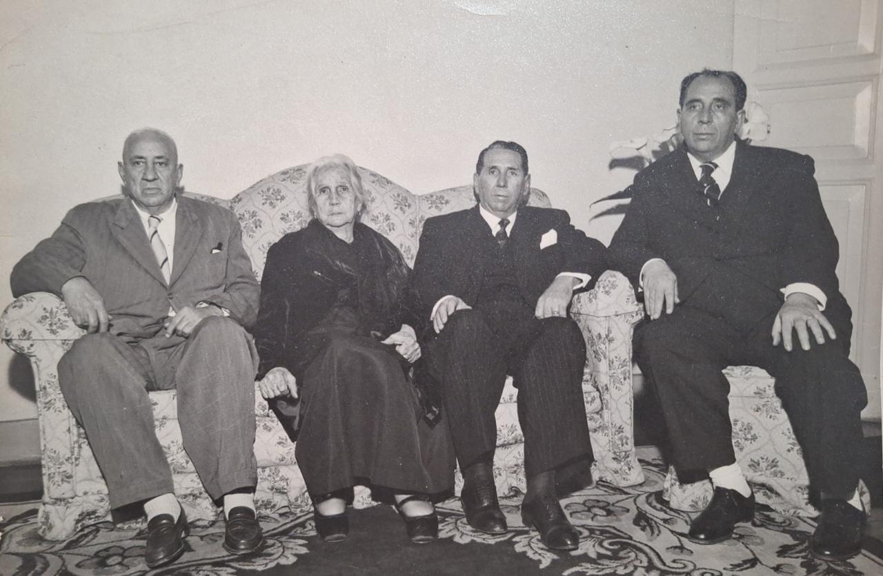 Fotografia de Samuel Fragoso Coimbra com sua mãe e irmãos. 1955.[6].