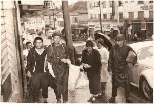 Foto: Amigos retornando da pescaria. Valinhos, SP, 1966. Acervo Haroldo Pazinatto