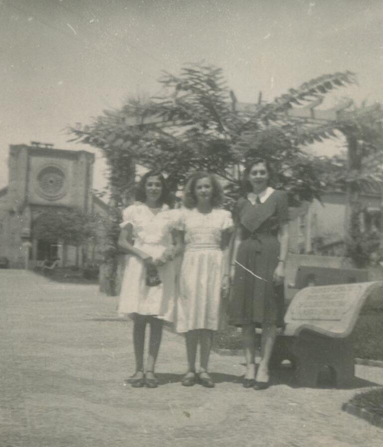 Detalhe para a Matriz de São Sebastião (ao fundo) sem a torre do sino. Valinhos, SP, cerca 1948. Acervo Haroldo Pazinatto/APHV