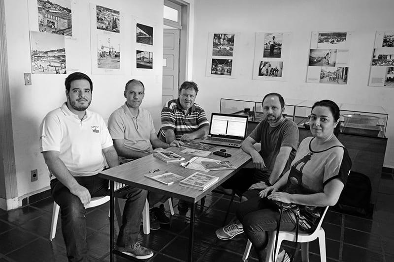 Equipe da APHV realizando a triagem das candidatas após selação da comissão julgadora. Da esquerda para a direita: Luiz Paulo Zanivan, Sérgio Leandro Ferrari, José Eulálio, Marcel Pazinatto e Glasiely Virgílio Silva .Divulgação/APHV