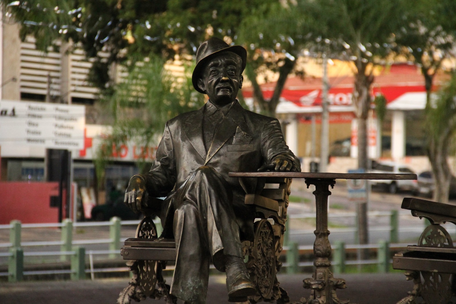 Monumento em Tributo a Adoniran Barbosa