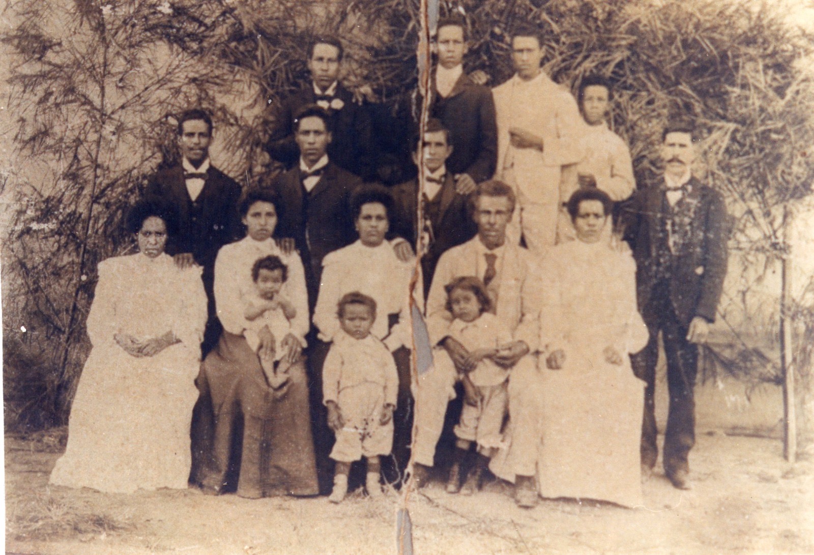 Raro registro da família João de Moraes no antigo Bairro dos Lopes (Serra dos Cocais / Próximo ao atual CEFOL)